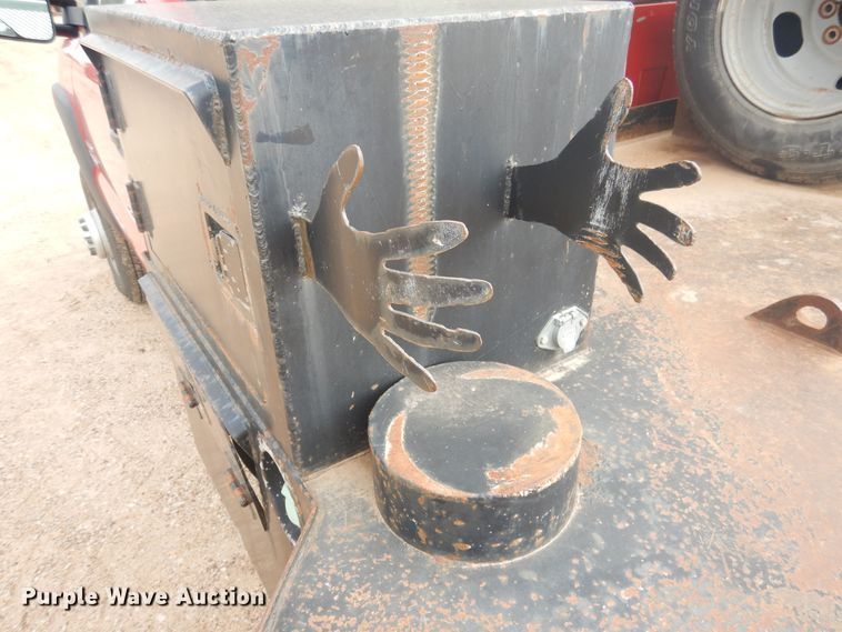 image for item DD0332 2007 Chevrolet Silverado 3500HD  flatbed pickup truck