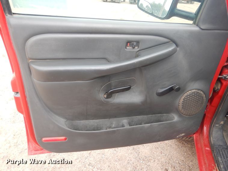 image for item DD0332 2007 Chevrolet Silverado 3500HD  flatbed pickup truck