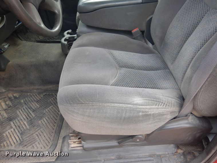 image for item DD0332 2007 Chevrolet Silverado 3500HD  flatbed pickup truck