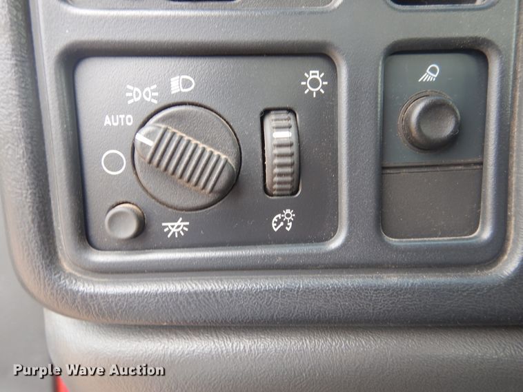 image for item DD0332 2007 Chevrolet Silverado 3500HD  flatbed pickup truck