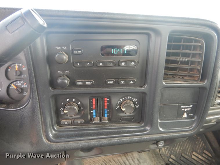 image for item DD0332 2007 Chevrolet Silverado 3500HD  flatbed pickup truck