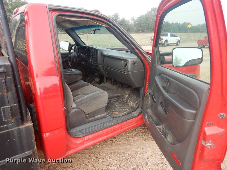 image for item DD0332 2007 Chevrolet Silverado 3500HD  flatbed pickup truck