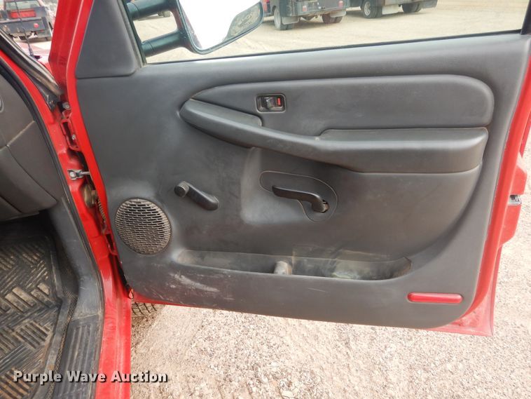 image for item DD0332 2007 Chevrolet Silverado 3500HD  flatbed pickup truck