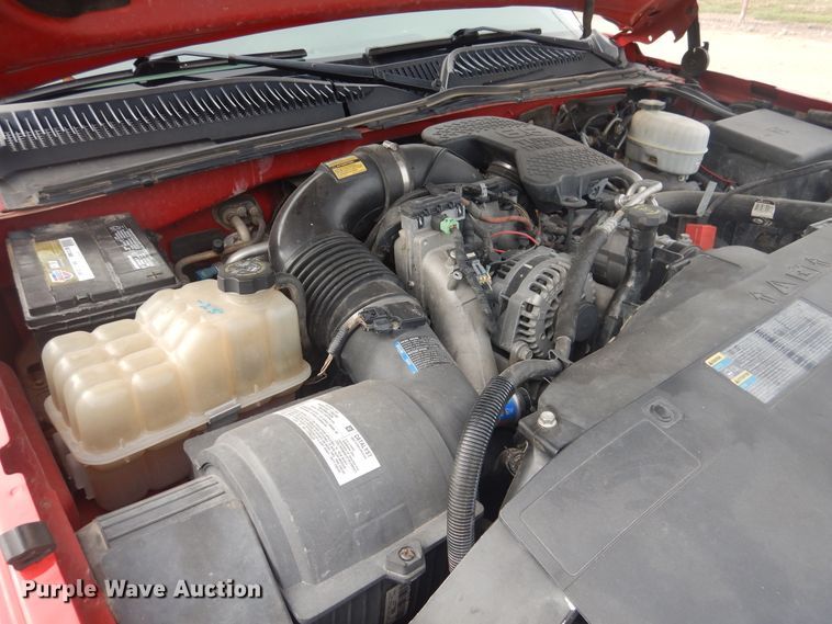 image for item DD0332 2007 Chevrolet Silverado 3500HD  flatbed pickup truck