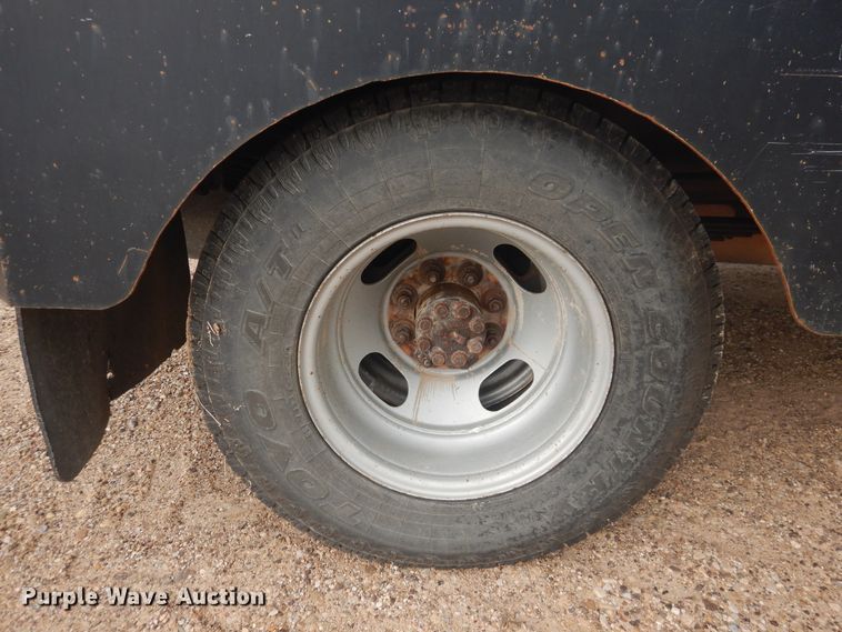 image for item DD0332 2007 Chevrolet Silverado 3500HD  flatbed pickup truck