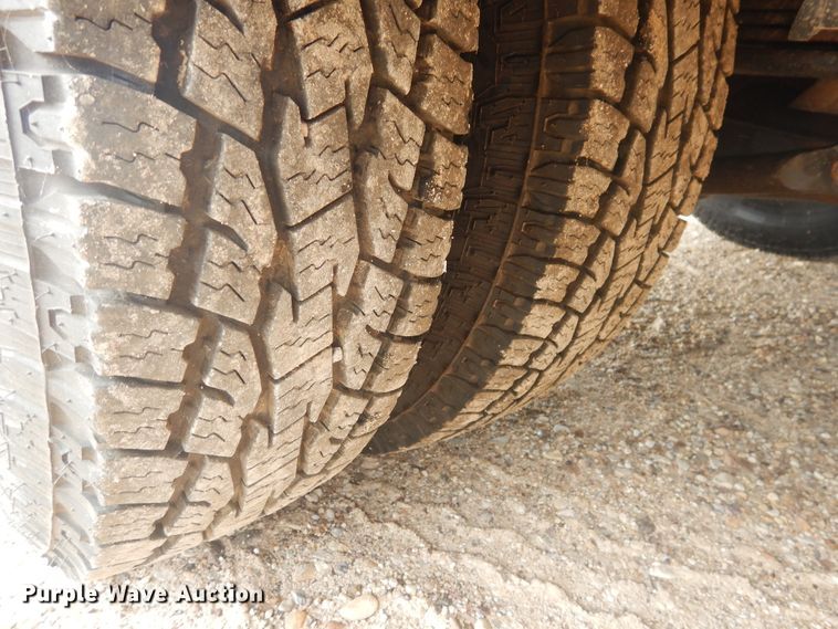 image for item DD0332 2007 Chevrolet Silverado 3500HD  flatbed pickup truck