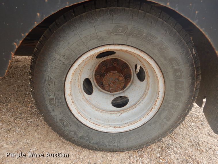 image for item DD0332 2007 Chevrolet Silverado 3500HD  flatbed pickup truck