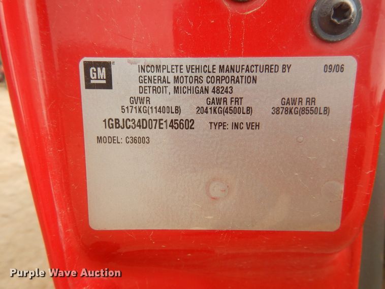 image for item DD0332 2007 Chevrolet Silverado 3500HD  flatbed pickup truck