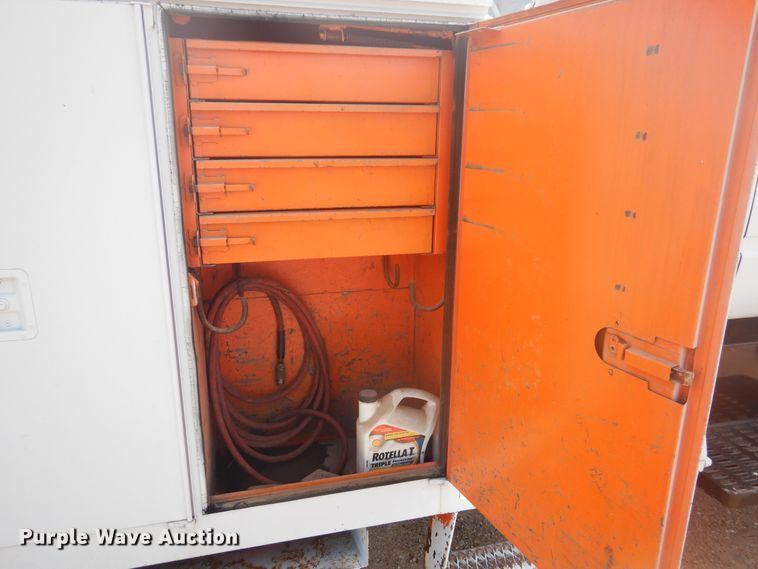 image for item DD0337 1993 GMC TopKick C6500  bucket truck