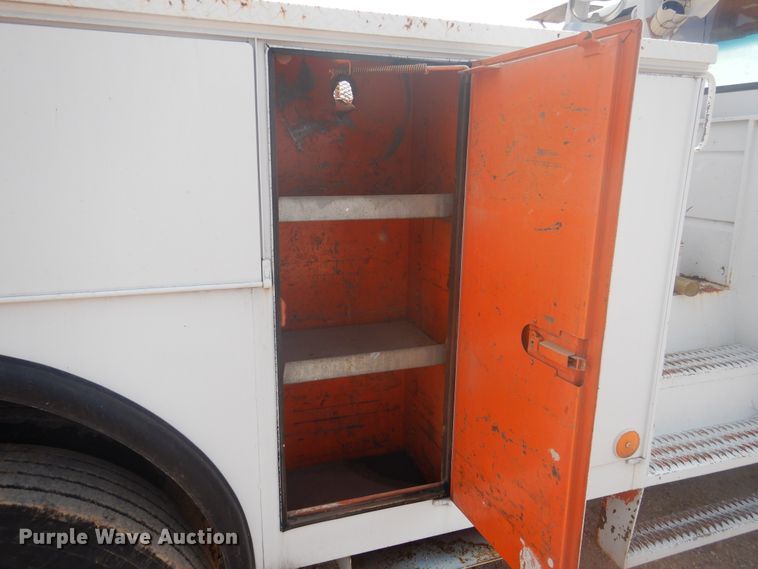 image for item DD0337 1993 GMC TopKick C6500  bucket truck