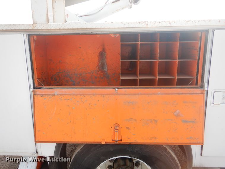 image for item DD0337 1993 GMC TopKick C6500  bucket truck