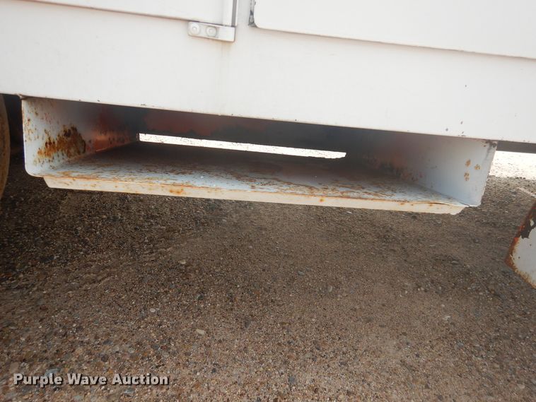 image for item DD0337 1993 GMC TopKick C6500  bucket truck