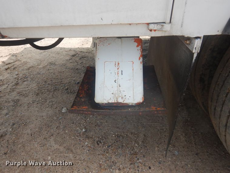 image for item DD0337 1993 GMC TopKick C6500  bucket truck