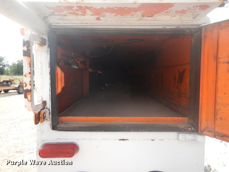 image for item DD0337 1993 GMC TopKick C6500  bucket truck