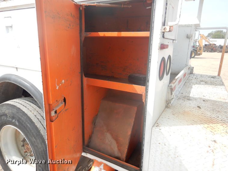 image for item DD0337 1993 GMC TopKick C6500  bucket truck