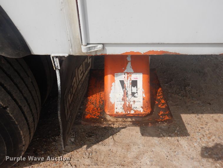 image for item DD0337 1993 GMC TopKick C6500  bucket truck