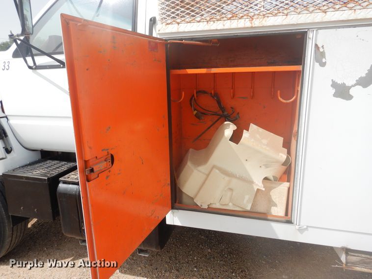 image for item DD0337 1993 GMC TopKick C6500  bucket truck