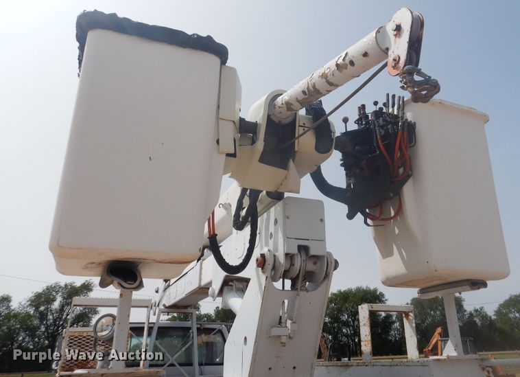 image for item DD0337 1993 GMC TopKick C6500  bucket truck