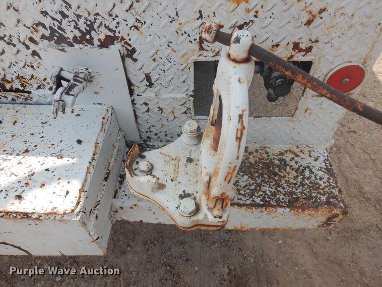 image for item DD0337 1993 GMC TopKick C6500  bucket truck