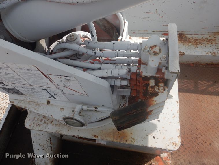 image for item DD0337 1993 GMC TopKick C6500  bucket truck