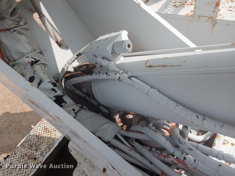 image for item DD0337 1993 GMC TopKick C6500  bucket truck