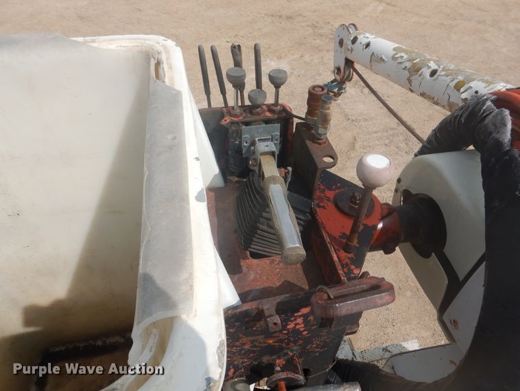 image for item DD0337 1993 GMC TopKick C6500  bucket truck