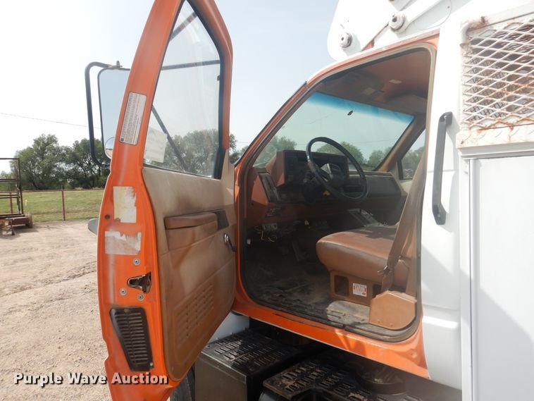 image for item DD0337 1993 GMC TopKick C6500  bucket truck