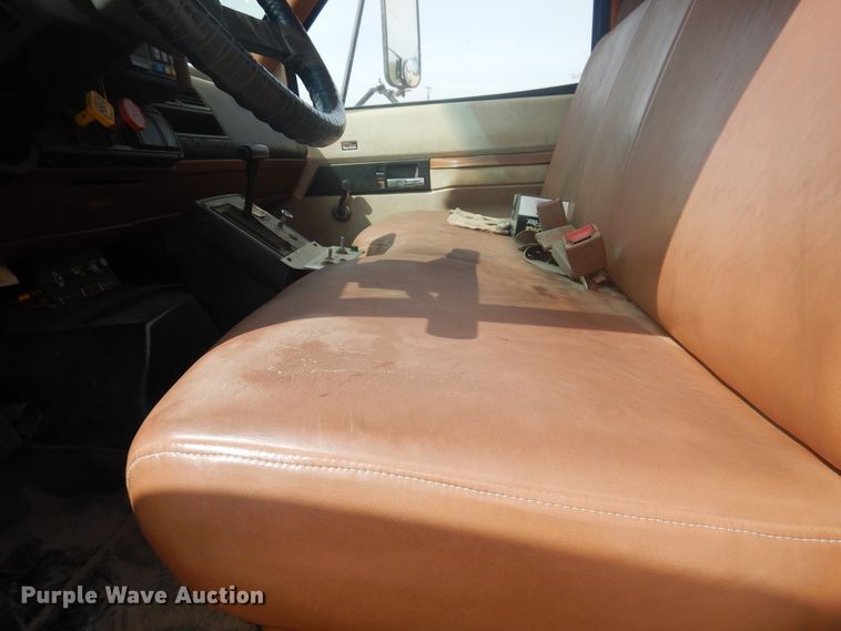 image for item DD0337 1993 GMC TopKick C6500  bucket truck