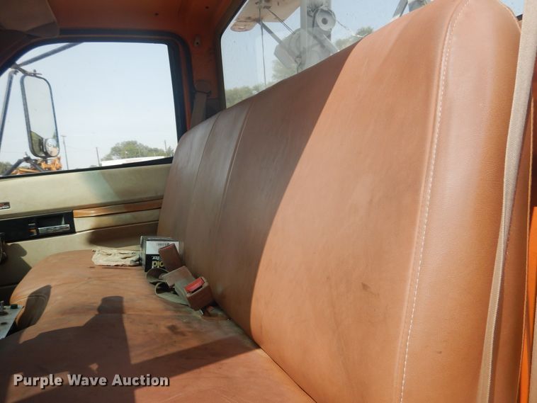 image for item DD0337 1993 GMC TopKick C6500  bucket truck