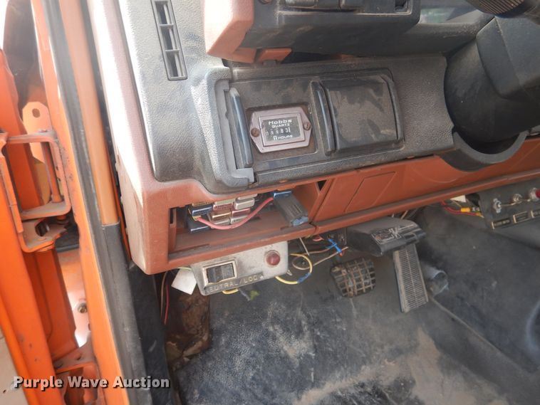 image for item DD0337 1993 GMC TopKick C6500  bucket truck