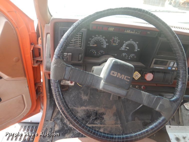 image for item DD0337 1993 GMC TopKick C6500  bucket truck