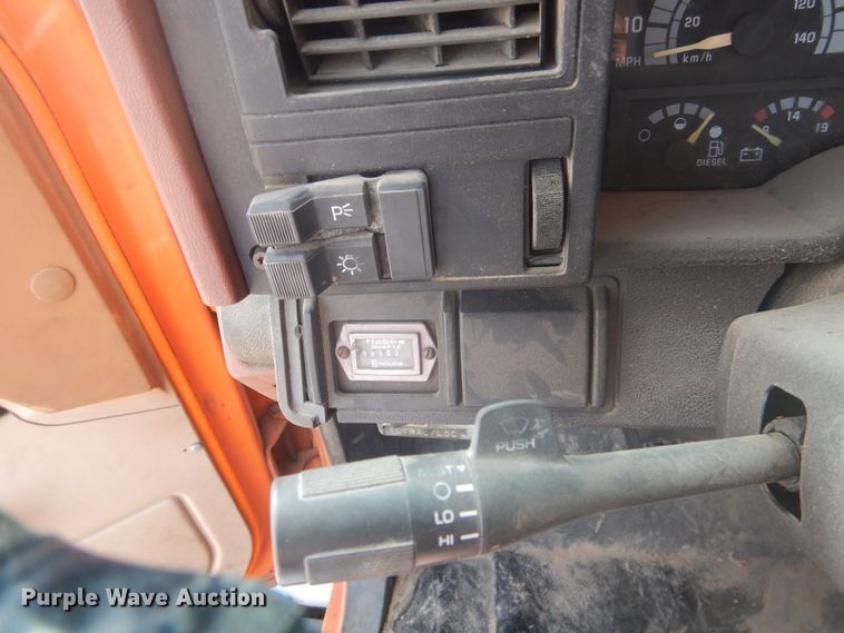 image for item DD0337 1993 GMC TopKick C6500  bucket truck