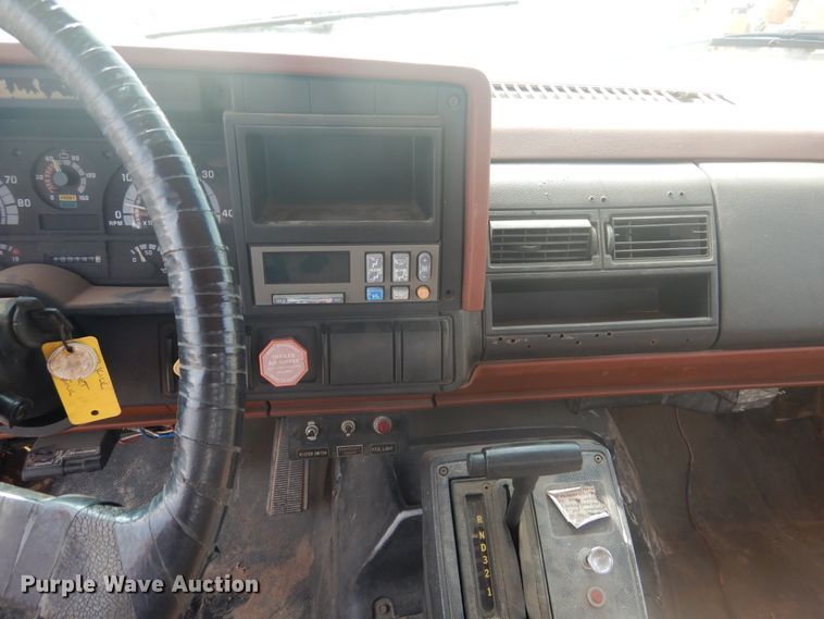 image for item DD0337 1993 GMC TopKick C6500  bucket truck