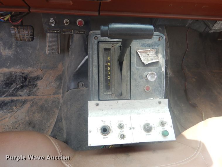 image for item DD0337 1993 GMC TopKick C6500  bucket truck