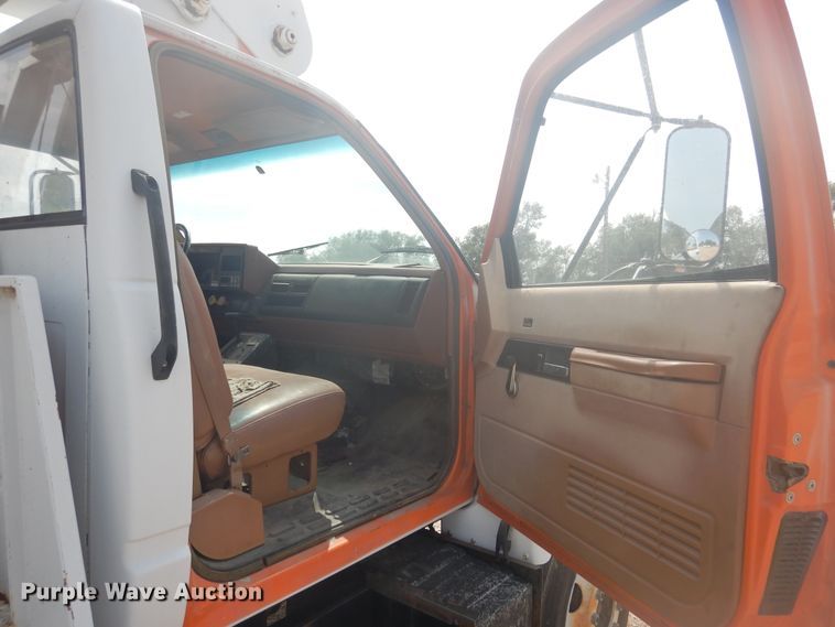 image for item DD0337 1993 GMC TopKick C6500  bucket truck