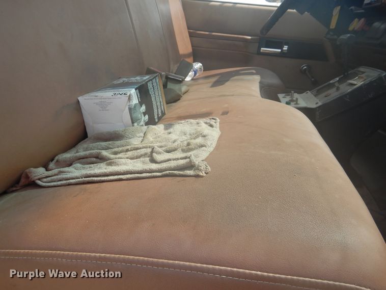 image for item DD0337 1993 GMC TopKick C6500  bucket truck