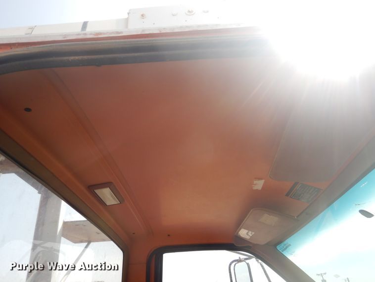 image for item DD0337 1993 GMC TopKick C6500  bucket truck