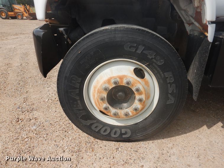 image for item DD0337 1993 GMC TopKick C6500  bucket truck