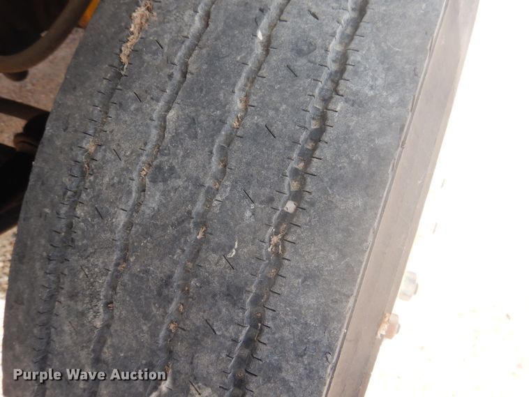 image for item DD0337 1993 GMC TopKick C6500  bucket truck