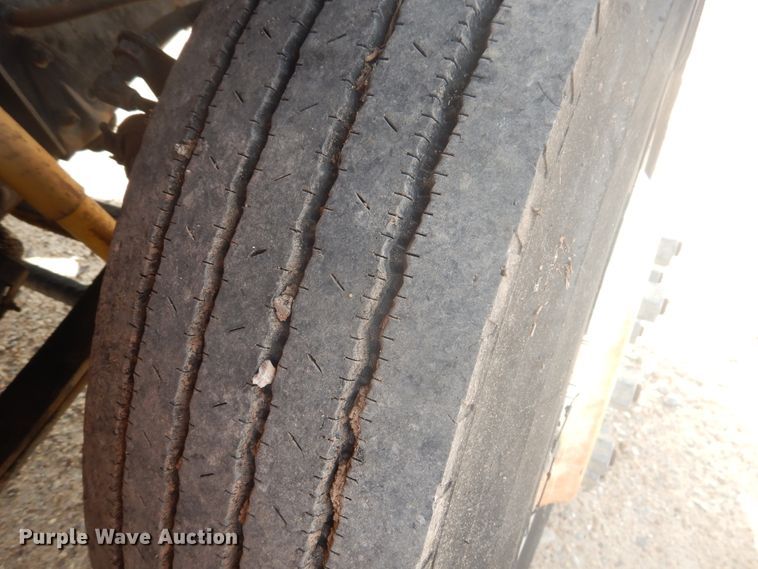 image for item DD0337 1993 GMC TopKick C6500  bucket truck