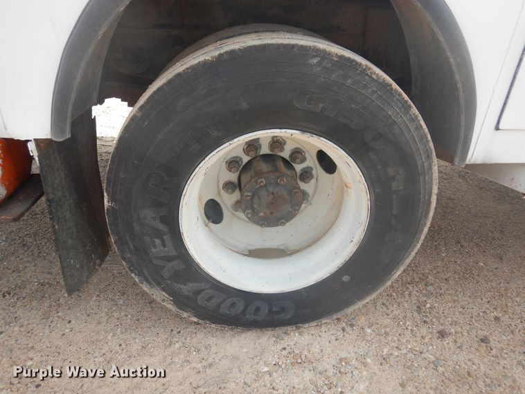 image for item DD0337 1993 GMC TopKick C6500  bucket truck