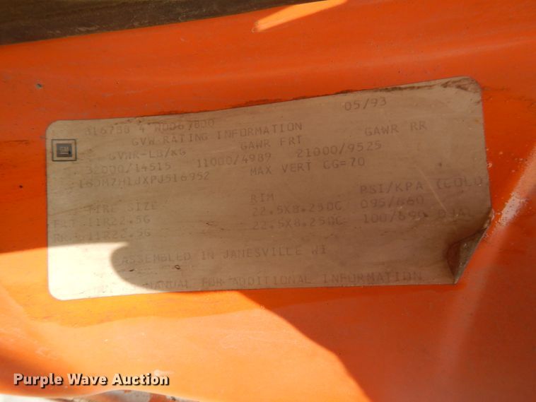 image for item DD0337 1993 GMC TopKick C6500  bucket truck