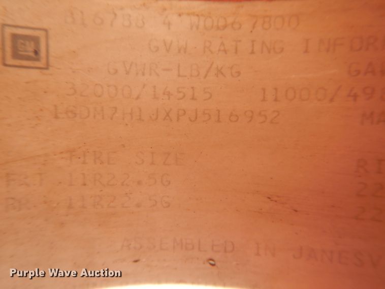 image for item DD0337 1993 GMC TopKick C6500  bucket truck