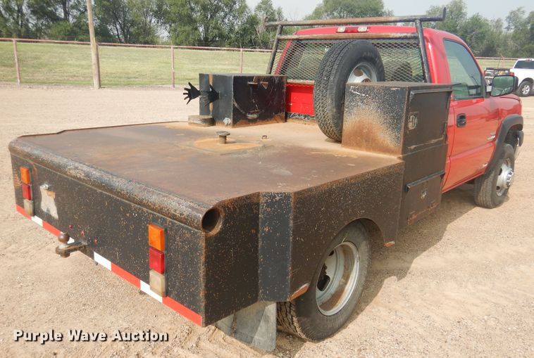 image for item DD0348 2007 Chevrolet Silverado 3500HD  flatbed pickup truck