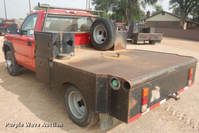 image for item DD0348 2007 Chevrolet Silverado 3500HD  flatbed pickup truck