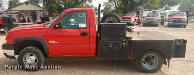 image for item DD0348 2007 Chevrolet Silverado 3500HD  flatbed pickup truck