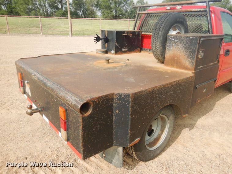 image for item DD0348 2007 Chevrolet Silverado 3500HD  flatbed pickup truck