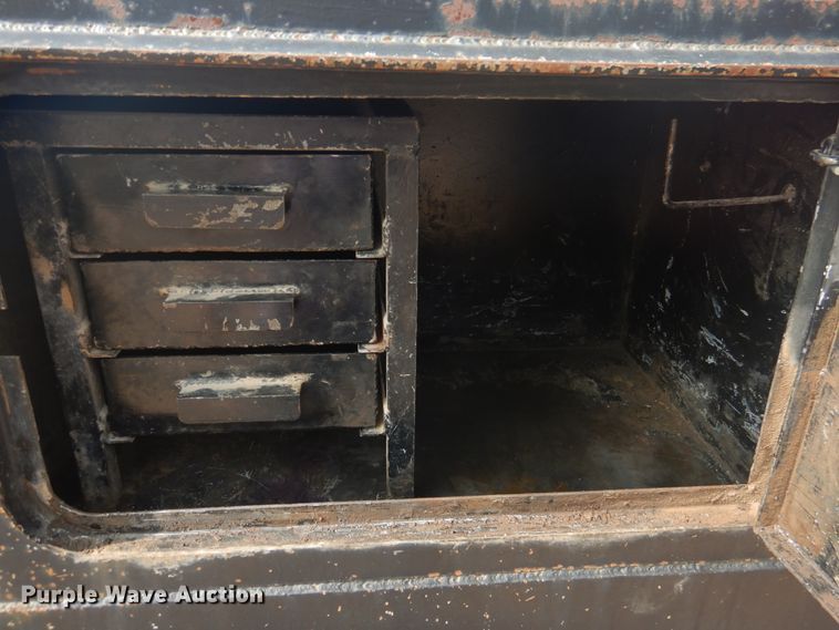 image for item DD0348 2007 Chevrolet Silverado 3500HD  flatbed pickup truck