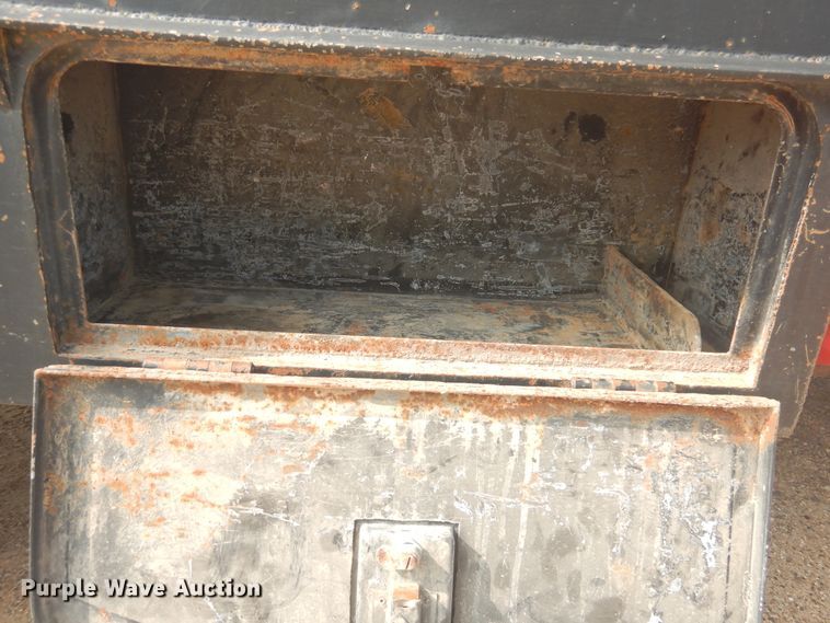 image for item DD0348 2007 Chevrolet Silverado 3500HD  flatbed pickup truck