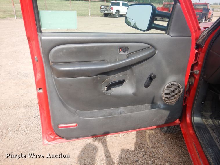 image for item DD0348 2007 Chevrolet Silverado 3500HD  flatbed pickup truck